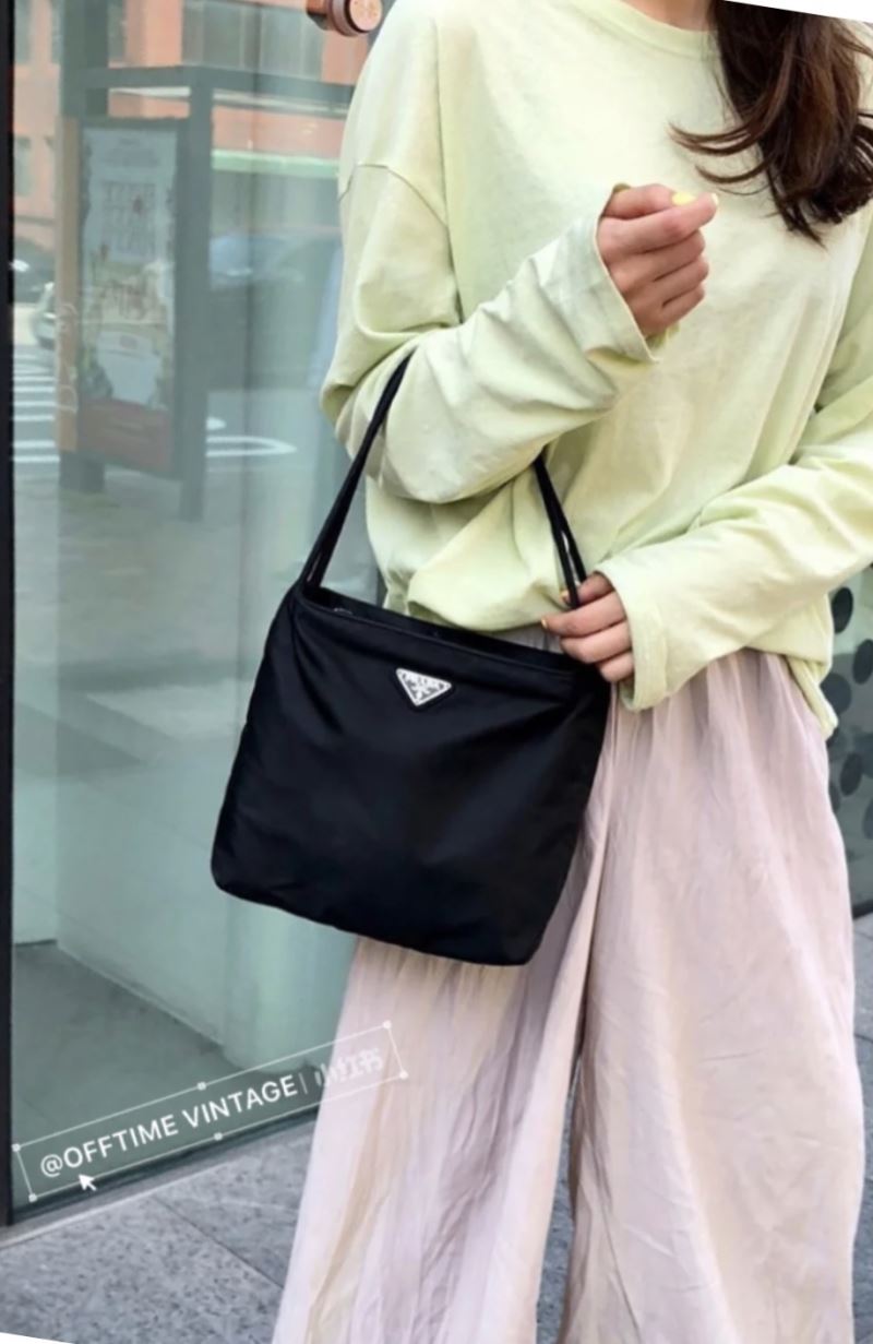 Pra*a tote bags